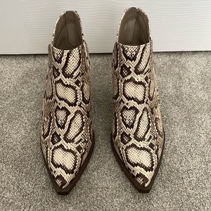 Vince Camuto Gradina Ankle Bootie - Size 7